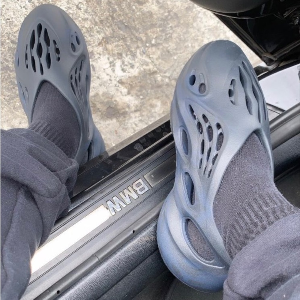 YEEZY FOAM RUNNER – MINERAL BLUE